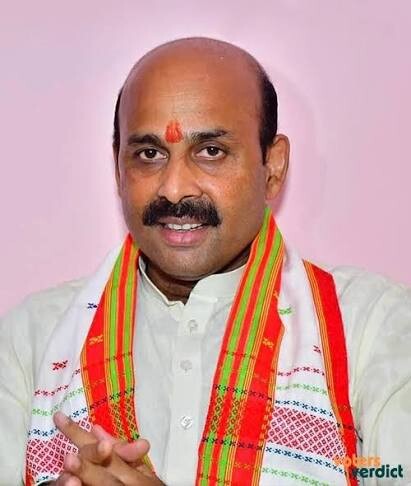 Portrait of Harish Dwivedi with folded hands, wearing a traditional woven stole